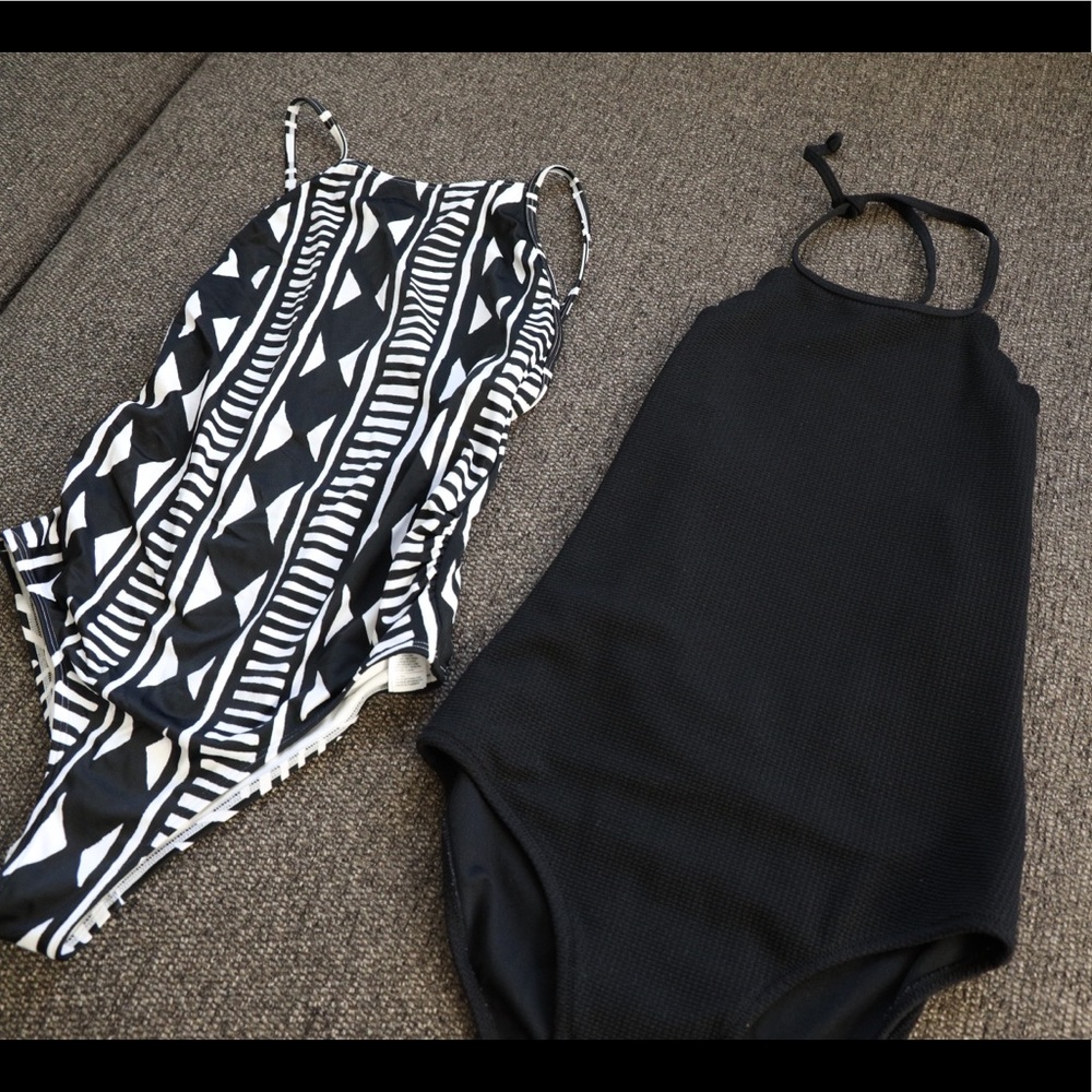 OLD NAVY SMALL BLACK SWIM SUIT BACKLESS